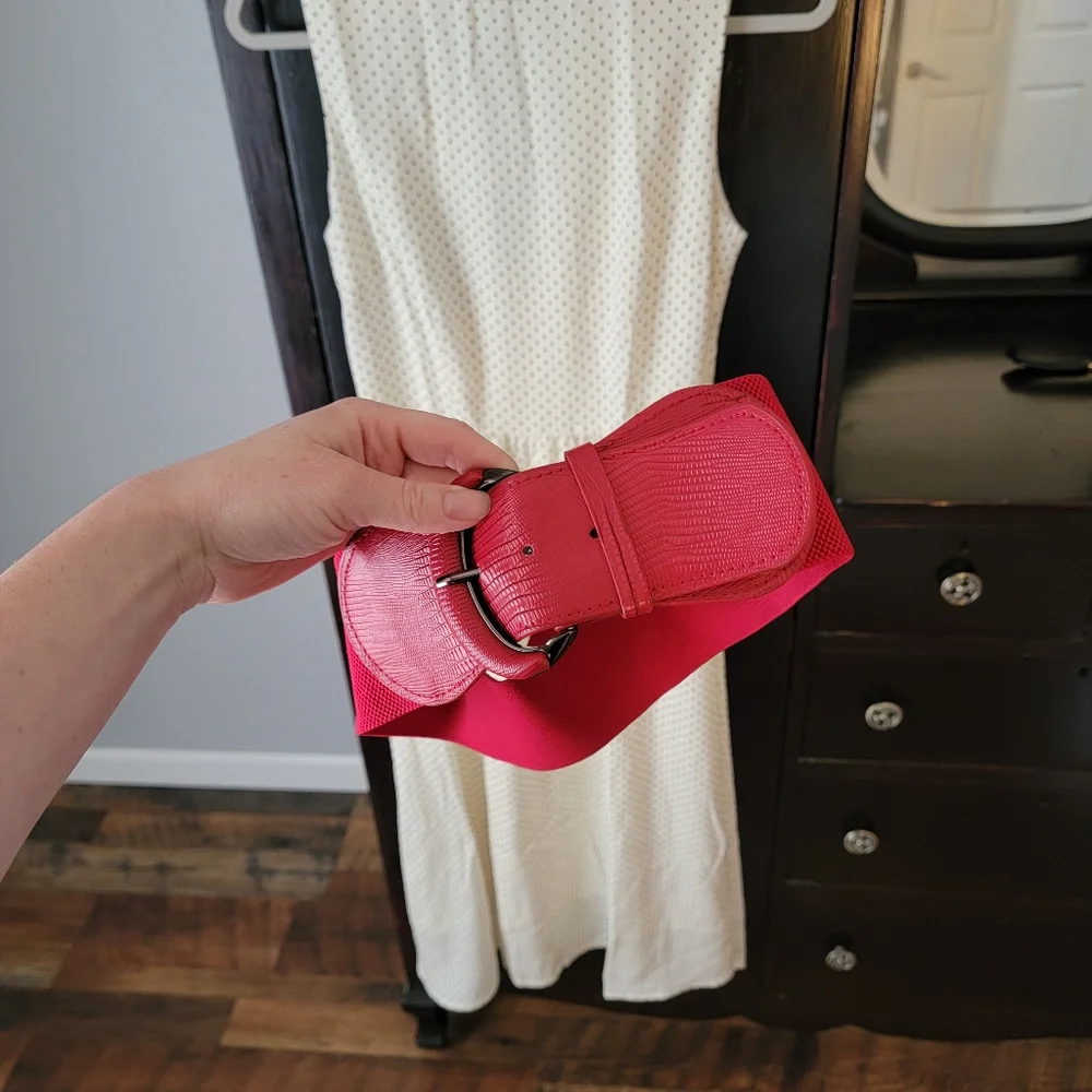 Women's Red Wide Elastic Belt - Picture 4 of 5